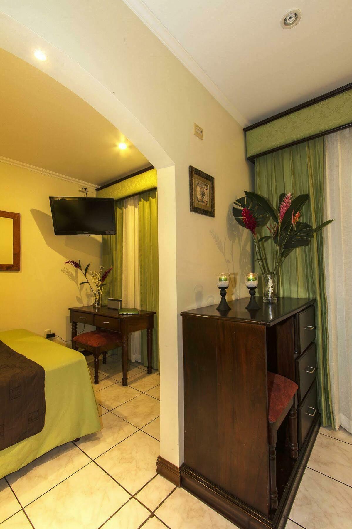 אורוטינה Hotel Iguana Verde מראה חיצוני תמונה