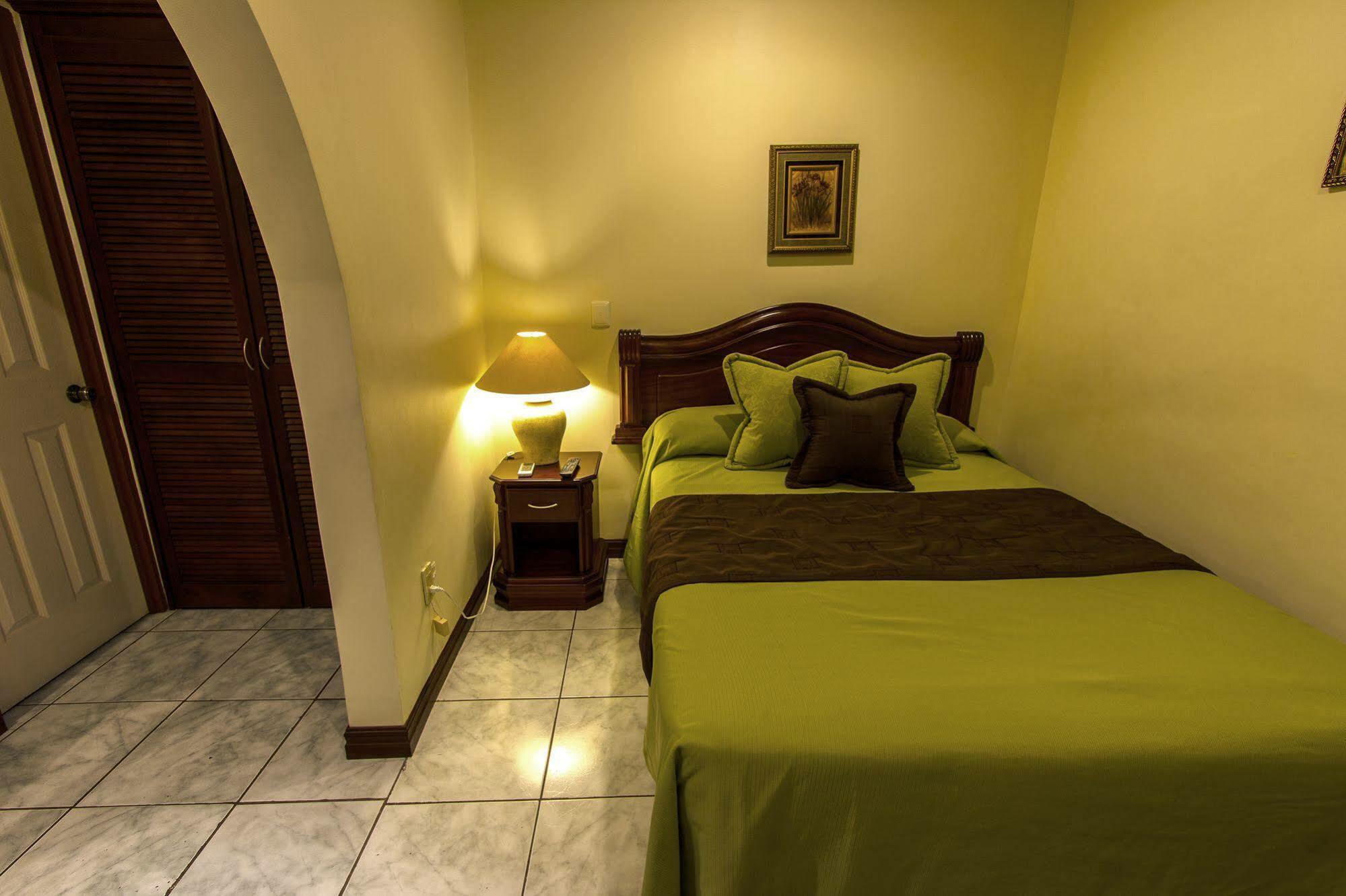 אורוטינה Hotel Iguana Verde מראה חיצוני תמונה